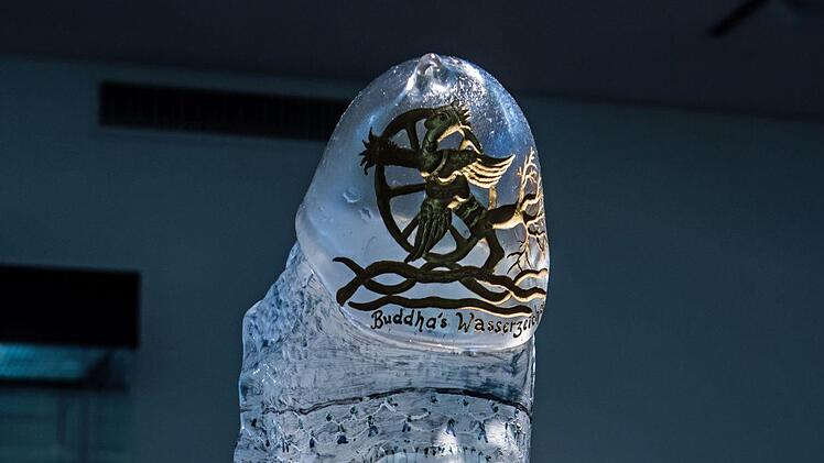 Sonderausstellung "Depot" im Europäischen Museum für Modernes Glas im Park Rosenau: Erwin Eisch "Buddhas Wasserzeichen"Foto: Jochen berger