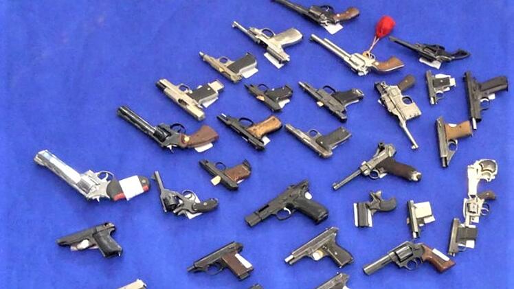 Gewaltiges Arsenal ausgehoben: Rentner aus Wunsiedel hortet Waffen in filmreifem Versteck
