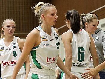 Ramona Hesselbarth, Ieva Jansone und Svea Wagner (v. l.) und ihre Mitstreiterinnen stehen im letzten Heimspiel gegen Heidelberg vor einer echten Bew&auml;hrungsprobe. Foto: sportpress