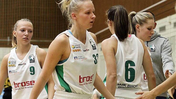 Ramona Hesselbarth, Ieva Jansone und Svea Wagner (v. l.) und ihre Mitstreiterinnen stehen im letzten Heimspiel gegen Heidelberg vor einer echten Bew&auml;hrungsprobe. Foto: sportpress