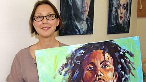 Agnes Müller (41) kommt aus Kulmbach, lebt inzwischen allerdings bei Ingolstadt. Jetzt meldet sie sich mit einer Ausstellung in ihrer Heimatstadt zurück. Foto: Sonny Adam