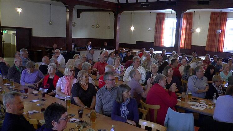 &Uuml;ber 100 Parteimitglieder und interessierte B&uuml;rger kamen in den Hartleb-Saal.Christian Licha