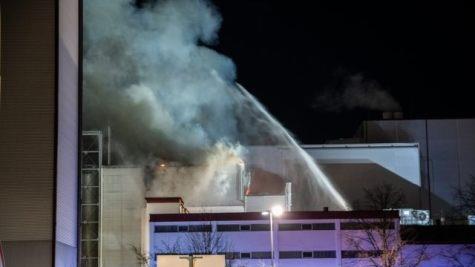 Bis spät in die Nacht fanden die Löscharbeiten statt. Foto: News5/Bauernfeind