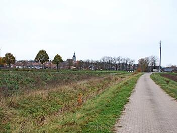 Hier westlich von Lonnerstadt soll das Gewerbegebiet Edelgraben I entstehen. Die überplante Fläche muss verkleinert werden.  Foto: Andreas Dorsch
