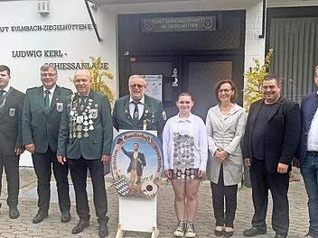 Fahnenträger und Erster Jugendritter Simon Schweiger, Schützenmeister Norbert Zimmermann, König Thomas Schödel, Zweiter Vorsitzender Manfred Götz, Jugendkönigin Emely Reinhard, Pfarrerin Karin Scheler, Gemeindediakon Holger Goller, Dritter Bürgerm...