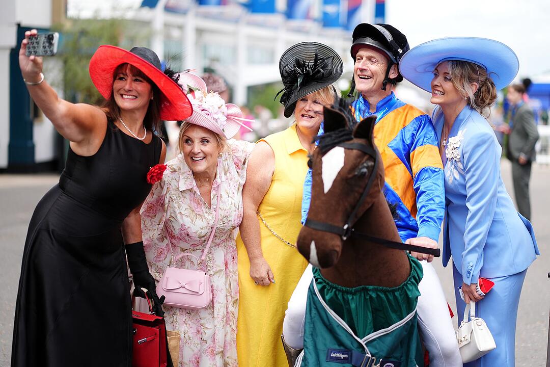 Damentag beim Betfred Derby Festival
