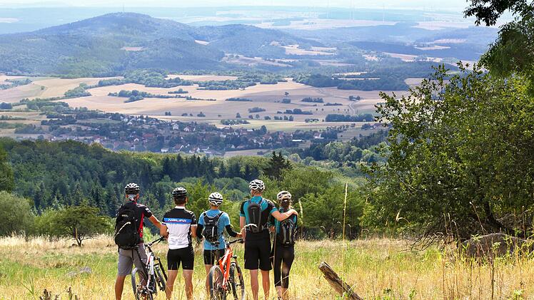 Radwandern und Mountainbiken sind beliebte Freizeit- und Urlaubsbeschäftigungen, denen man in der Rhön besonders gut nachgehen kann. Doch wie erfahren Interessierte davon? Das soll in den nächsten Wochen erarbeitet werden. Foto: Alexander Mengel