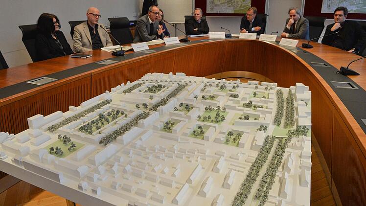 Die Planung wird im Rathaus der Presse vorgestellt.  Foto: Rinklef