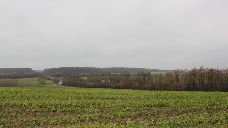 Einem Bauleitverfahren für eine westliche Teilfläche mit einer Größe von 1,7 Hektar neben der Autobahnbrücke, von Knetzgau kommend in Richtung Westheim, stimmte der Gemeinderat zu.Christiane Reuther