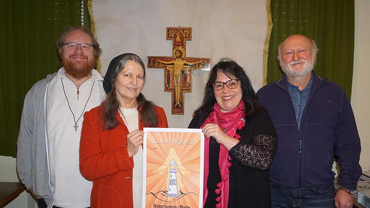 Der Vorstand des neu gegründeten "Gebetshaus Rhön" stellt sich vor (von links): Diakon Hans-Günther Zimmermann (Vorsitzender), Heike Krüger (Schriftführerin und Kasse), Marion Eckert (Stellvertretende Vorsitzende) und Pfarrer Gerhard Jahreiß (Stellvertretender Vorsitzender). Sarah Eckert