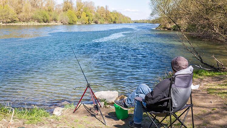 Darf man in Corona-Zeiten angeln? Wir haben nachgefragt. Foto: dpa