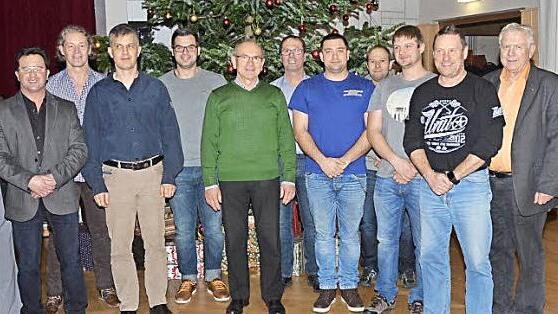 Die Sieger im Trial, Enduro-Classic und Enduro mit den Ehrengästen, von links Ehrenvorsitzender Hilmar Pudler, Vorsitzender Michael Scholz, von rechts Bürgermeister Wolfgang Beiergrößlein und Alfred Thomaka (Vorstand ADAC Nordbayern).