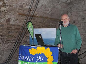 Hans-Josef Fell stellte die Regionalstudie der Energy Watch Group vom März 2020 vor.  Foto: Hilmar Ruppert