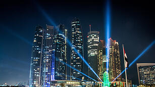 Abu Dhabi bei Nacht