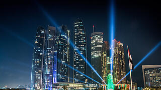 Abu Dhabi bei Nacht