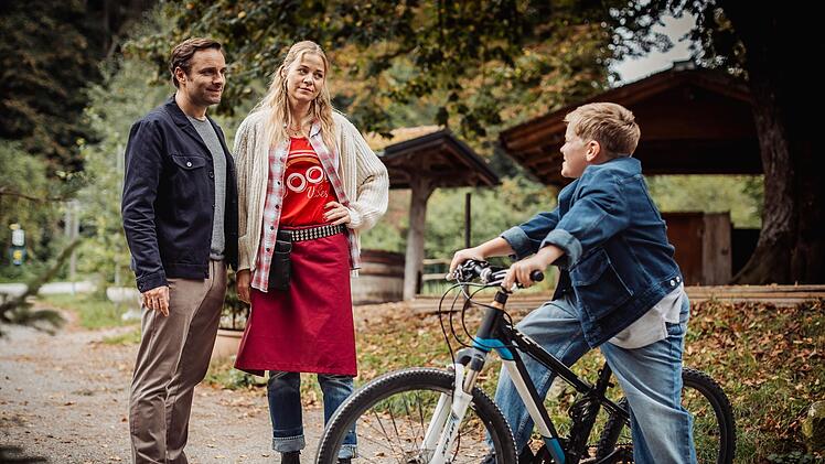 Behringers Schwester Anne (Jessica Ginkel) und ihr Mann Sebastian (Jonas Laux) sorgen sich um ihren Sohn Ole (Maximilian Kaiser). Der Junge ist erstmals verliebt - ungl&uuml;cklich.