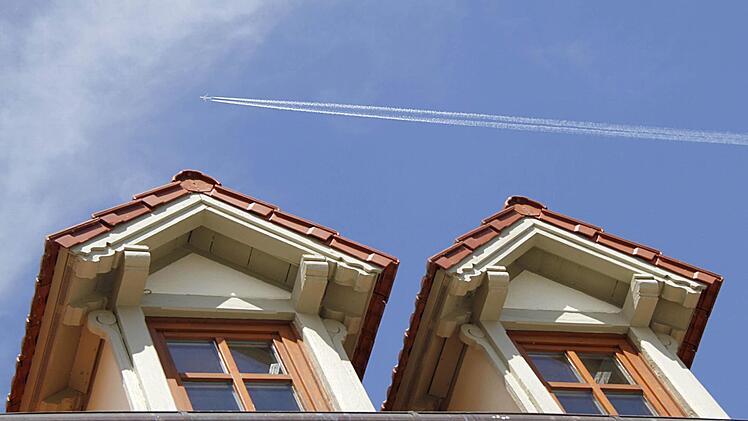 Das macht Fernweh - Blick in die weite Welt in Haßfurt.  Foto: René Ruprecht