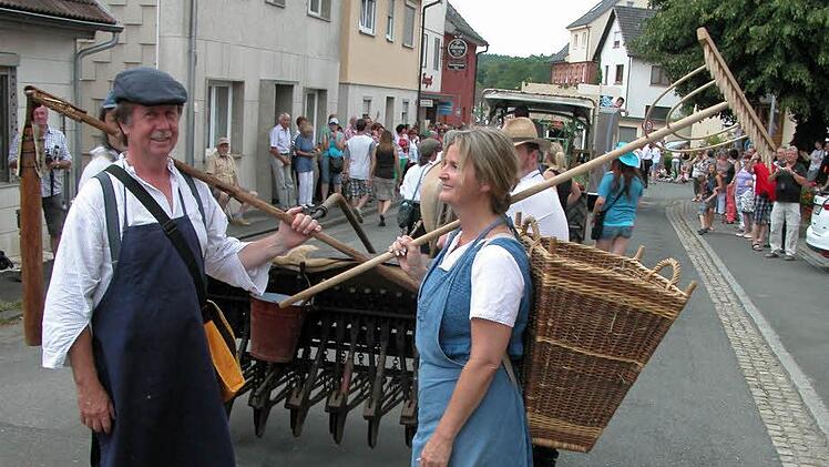 Landwirtschaft spielt und spielt in Sonnefeld eine wichtige Rolle. das wurde auch beim Festzug deutlich. Fotos. Klaus Oelzner