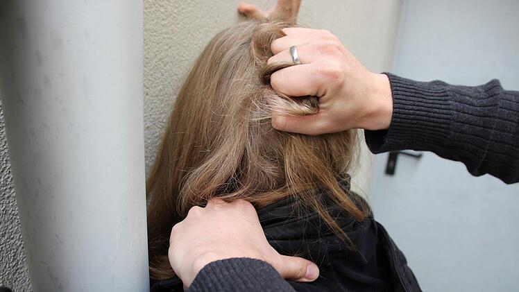 Das Opfer trug von der Auseinandersetzung eine Platzwunde davon. Symbolfoto: Benedikt Borst