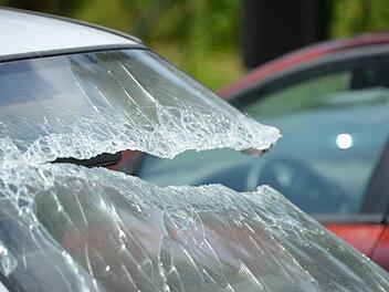 Mainleus: Jugendliche werfen Gegenstände auf B289
