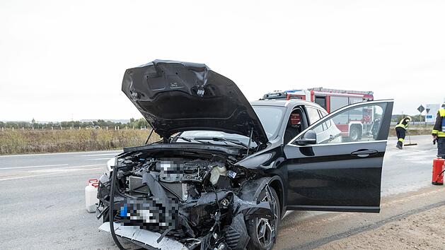 Kreis Forchheim: Pkw in Gegenverkehr geraten - Zwei Personen verletzt im Krankenhaus