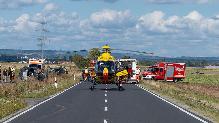 Vier Verletzte bei missglücktem Überholmanöver im Kreis Schweinfurt
