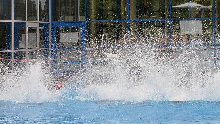 Wassertag beim Jugendfestival YouCo im Aquaria Freibad in CoburgFoto: Ronald Rinklef