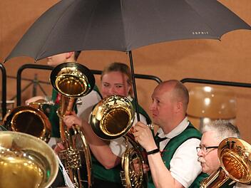Gute Laune herrschte beim Auftritt des Wildfleckener Musikzuges in der neu gebauten Turnhalle in der Ortsmitte. Foto: Sebastian Schmitt