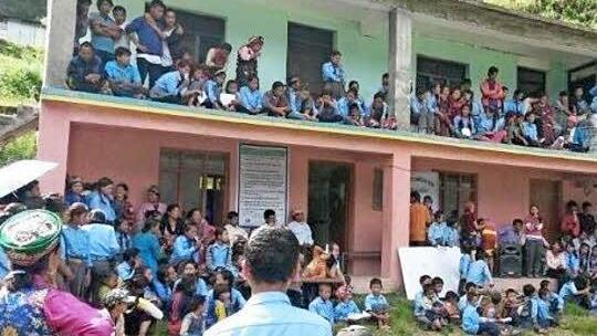Mit den von Elfriede und Günter Christof gesammelten Spenden konnte in Nepal eine Schule errichtet werden. Und doch wird dort noch vieles gebraucht. Fotos: privat
