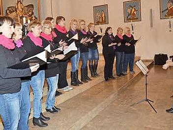 Die Sängerrunde 1953 Welitsch ist Organisator und Programmverantwortlich für das Benefizkonzert Adventssingen in der Herz- Jesu- Kirche in Pressig. Mit dabei ist auch der Frauenchor der Sängerrunde unter Leitung von Michaela Scherbel. Foto: Karl-Heinz Hofmann