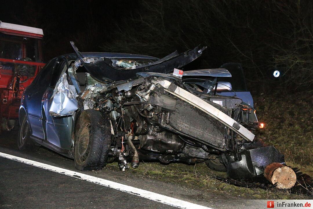 Unfall mit Holztraktor auf B279 bei Reckendorf