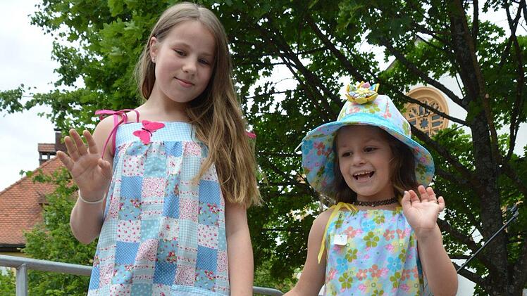 Die Kleider hat Margarete Bömmel entworfen und genäht. Foto: Björn Hein