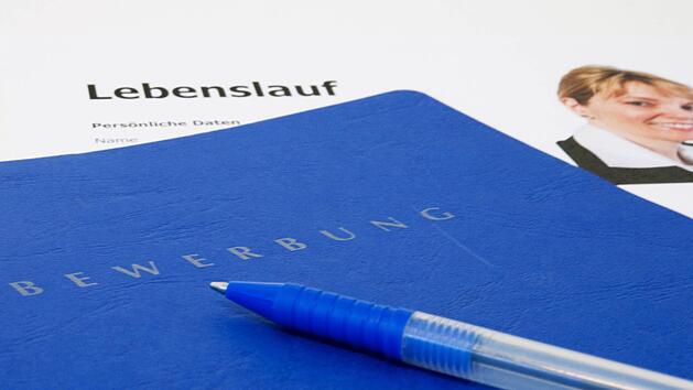 Viele junge Menschen m&uuml;ssen sich bald f&uuml;r eine Ausbildung f&uuml;r das Jahr 2019 bewerben. Symbolfoto: Sophie Mono