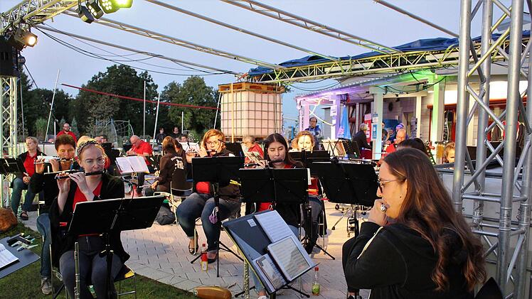 Der Spielmannszug: Flöten  Foto: Evi Seeger