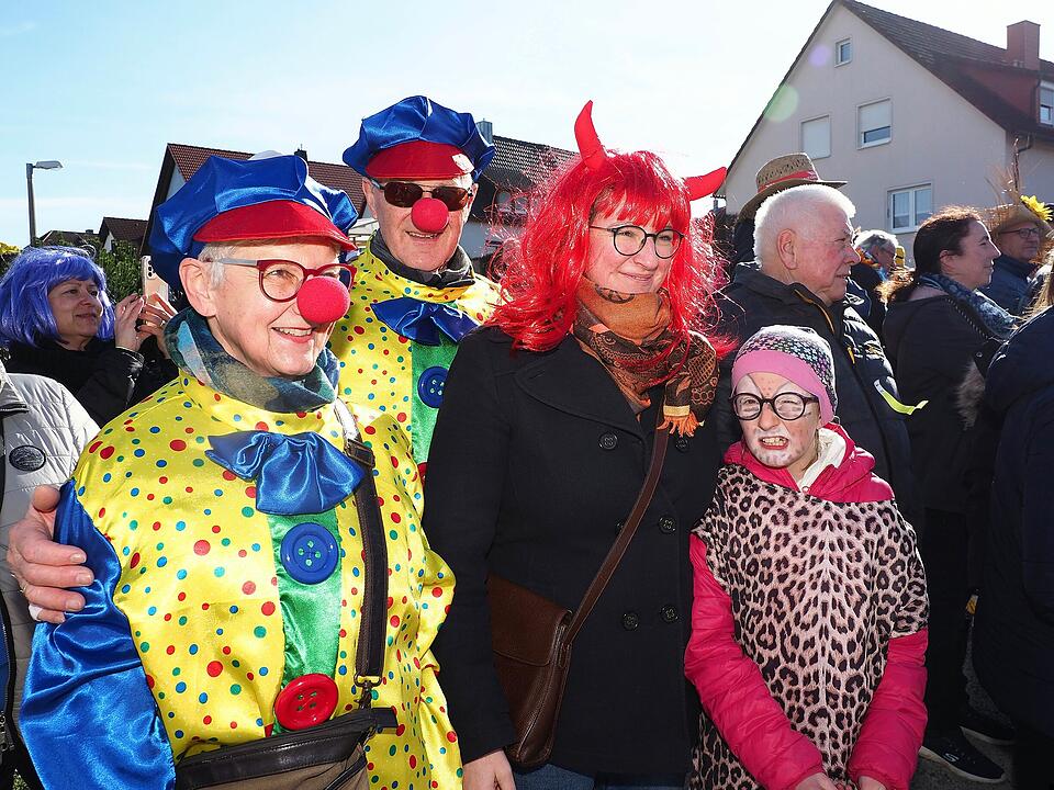 Buntes Faschingstreiben lockte tausende Besucher an.