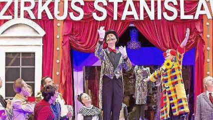 Zirkusatmosphäre bietet der erste Akt von Kálmáns Operette. Als Buffo-Paar begeistern Elisabeth Jahrmann und Alexander Helmer (Foto rechts).