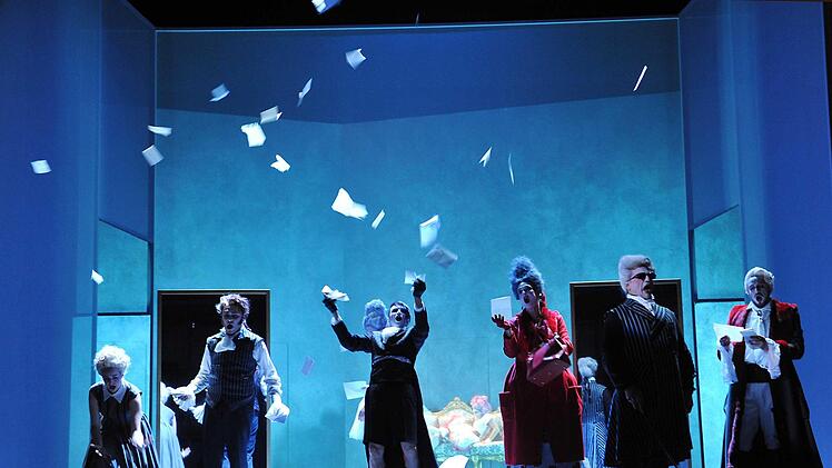 Szene aus der Coburger Inszenierung von Mozarts Oper "Die Hochzeit des Figaro". Die Wiederaufnahme Premiere findet am 23. September statt.Foto: Andrea Kremper