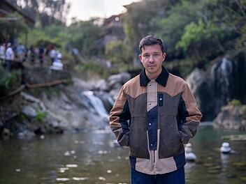 In Staffel zwei von "Song Trip" reisen vier prominente deutsche Popmusiker in die Ferne, um dort mit lokalen Musikern an einem ihrer Hits zu arbeiten. So erlebt man in Folge eins Nico Santos in Vietnam. Es folgen: Rea Garvey in Nordfinnland, Yvonne Catterfeld auf den Kapverden und Peter Maffay in Nashville.