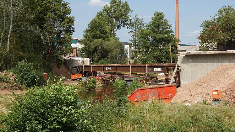 Die Widerlager sind bereits gut zu erkennen. Foto: Arkadius Guzy