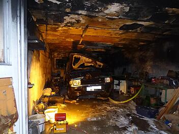 Feuer in Tüchersfeld: Auto in Flammen, Garage brennt aus Foto: Thomas Weichert
