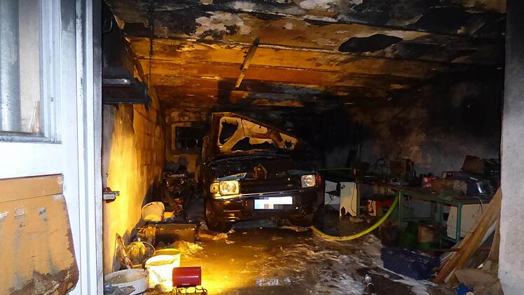 Feuer in Tüchersfeld: Auto in Flammen, Garage brennt aus Foto: Thomas Weichert