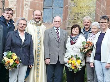 Von links: Hilmar Kohlhepp, Armin Warmuth, Hildegard Kohlhepp, Pfarrer Paul Kowol, Waldemar und Elsbeth Hauk, Fritz Gensler, Eleonore Vogt, Ilona Schneider und Elisabeth Assmann  Foto: Assmann