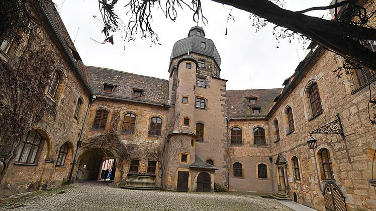 Wird das Rathaus Schloss Geyerswörth auch künftig noch Verwaltungsgebäude sein?   Fotos: Ronald Rinklef
