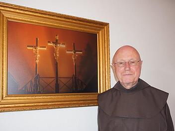 Auf dem Kreuzberg ist Pater Georg Andlinger heimisch geworden. Sein  goldenes Priesterjubiläum feierte er   jetzt mit einem  Gottesdienst in der Klosterkirche. Foto: Marion Eckert