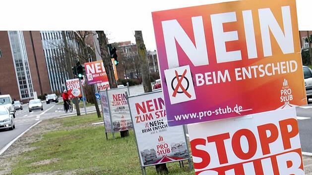 Ganz Erlangen ist, wie hier in der Werner-von-Siemens-Stra&szlig;e, ein einziger StUB-Schilderwald. Foto: Christian Bauriedel