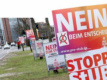 Ganz Erlangen ist, wie hier in der Werner-von-Siemens-Straße, ein einziger StUB-Schilderwald. Foto: Christian Bauriedel