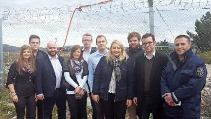 Die Junge Union Kronach besuchte unter anderem das Transitzentrum Vinojug an der Grenze zu Idomeni (Griechenland). Oesterlein erhofft sich von solchen Reisen wichtige Eindrücke für Beruf und Politik.