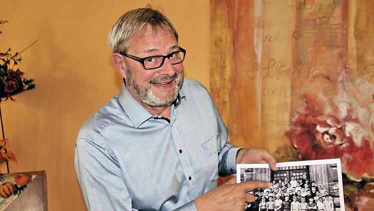 Acht Jahre lang war Joachim Schwigon Direktor des Münnerstädter Gymnasiums,  das er neun Jahre lang als Schüler besuchte. Er ist sogar hier geboren,  also ein echter Mürschter. Foto: Dieter Britz