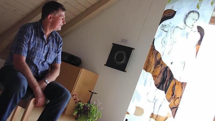 Franz von Assisi (rechts) prägt als Figur aus der Bibel nicht nur Hans Löffler persönlich, sondern die Jugendarbeit im Haus am Knock.  Foto: Sarah Dann
