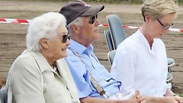 Auch der ber&uuml;hmte Kameramann Michael Ballhaus (hat einen Wohnsitz in Eichelsdorf) kam zur Einweihung des Freibades.